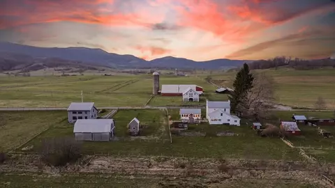 3171 W End Rd, Tazewell, VA 24651