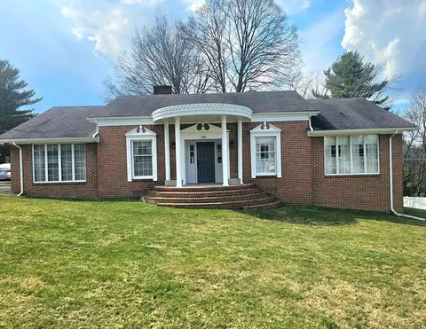 368 Adams St, Tazewell, VA 24651