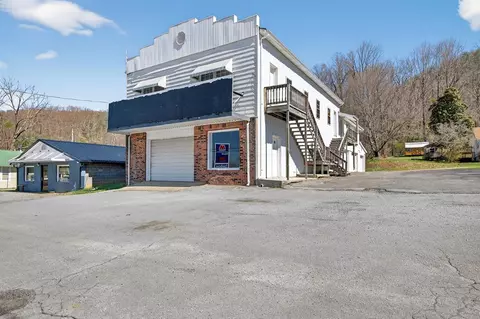 112 Douglas Dr, Damascus, VA 24236