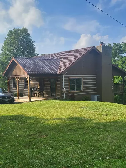 21220 Lakeshore Dr, Abingdon, VA 24211