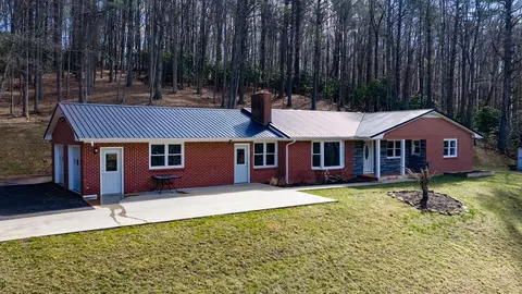 469 Burnett Rd SW, Meadows Of Dan, VA 24120