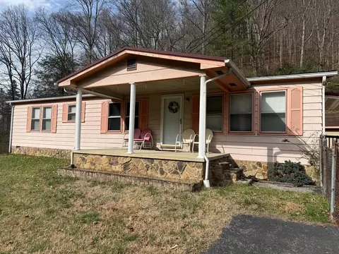 1029 Sweet Cherry Rd, Grundy, VA 24614