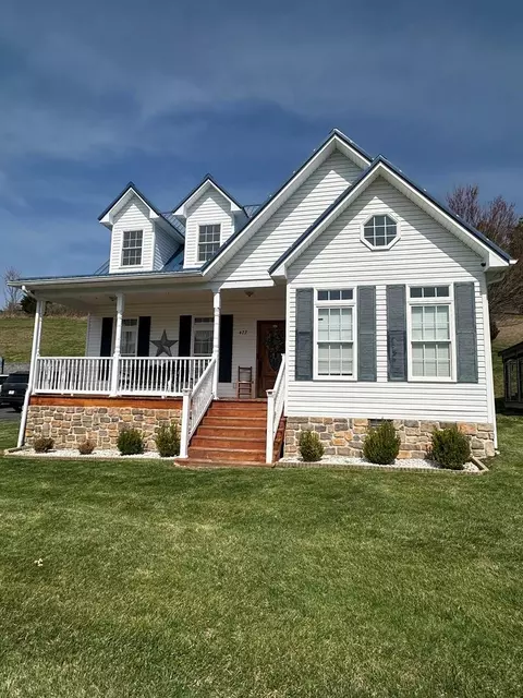 472 472 Evas Walk, Pounding Mill, VA 24637