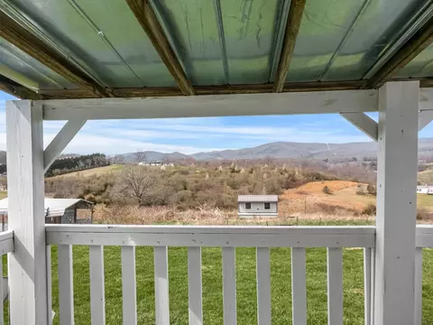 490 Bentwood Dr, Max Meadows, VA 24360 photo 7