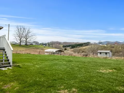 490 Bentwood Dr, Max Meadows, VA 24360 photo 5