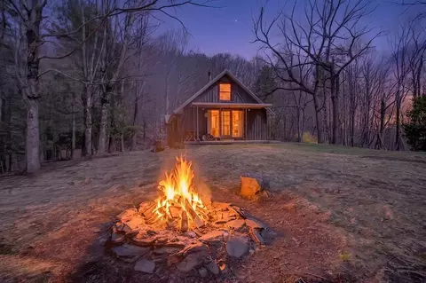 9412 Highlands Pkwy, Mouth Of Wilson, VA 24363