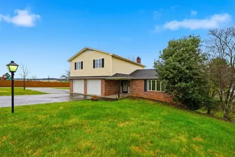 17304 Mary Lee Dr, Abingdon, VA 24210