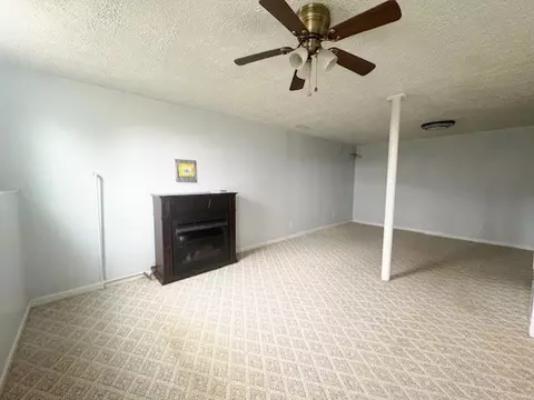 Living - 413 Major Grahams Rd, Max Meadows, VA 24360 photo 4 of 5