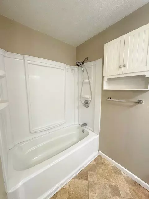 Bath - 413 Major Grahams Rd, Max Meadows, VA 24360 photo 2 of 4