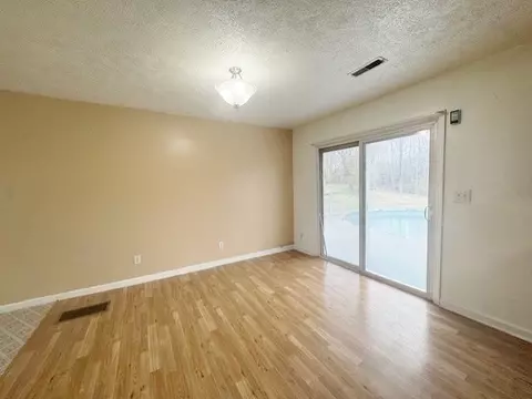 Living - 413 Major Grahams Rd, Max Meadows, VA 24360 photo 2 of 5