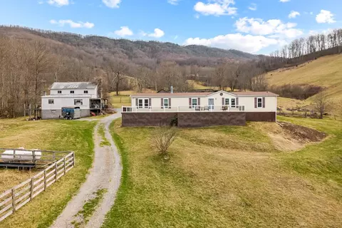 568 Round Bottom Dr, Narrows, VA 24124