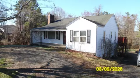 910 S Main St, Hillsville, VA 24343