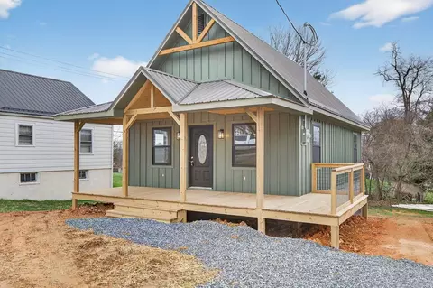 406 Look Ave, Marion, VA 24354