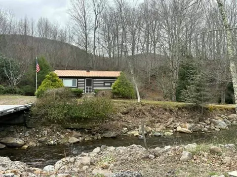 916 Laurel Valley Rd, Troutdale, VA 24378