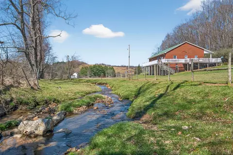 1018 Skyview Dr, Fancy Gap, VA 24328
