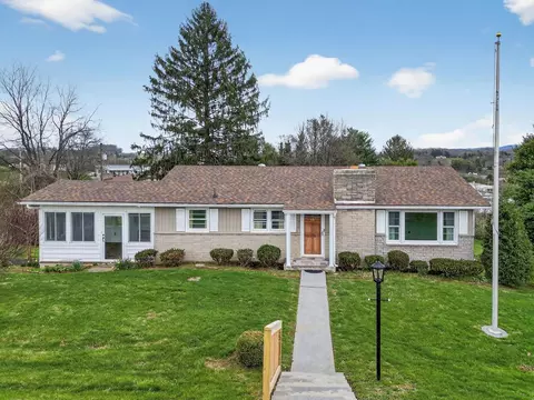 320 SW Lowry Dr, Abingdon, VA 24210