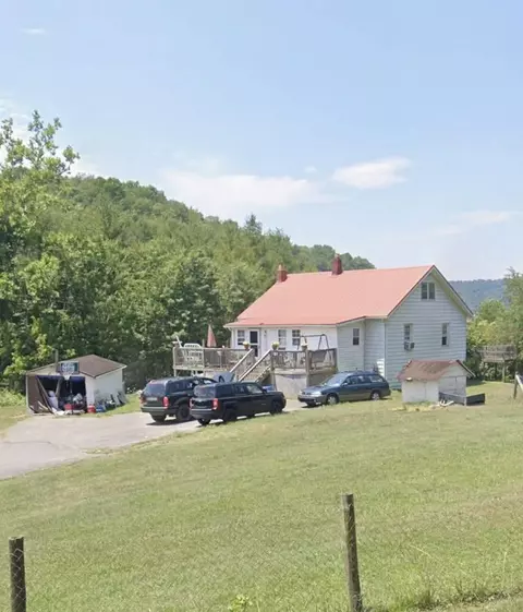 512 Barrett St, Richlands, VA 24641