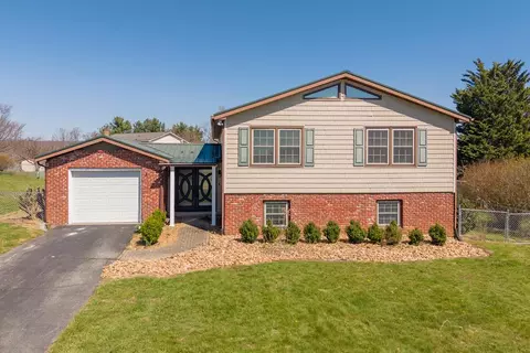 1260 Crestview Dr, Wytheville, VA 24382