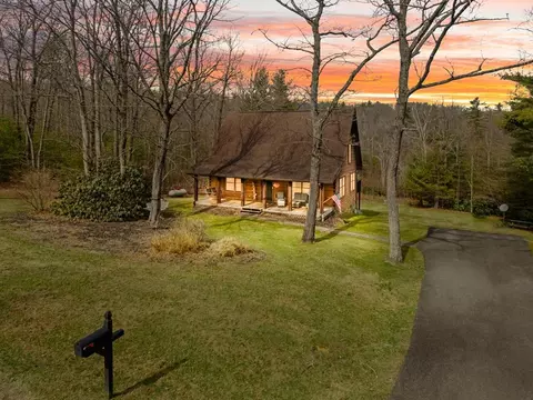 69 Cabin Village Ln, Hillsville, VA 24343