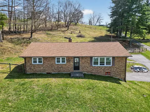 1306 W Chilhowie St, Marion, VA 24354