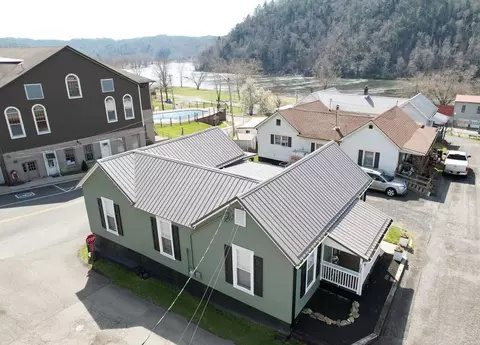 103 Vine St, Fries, VA 24330