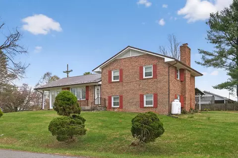 21 Highland Park Dr, Hillsville, VA 24343