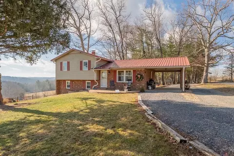 1865 Oak Grv, Woodlawn, VA 24381