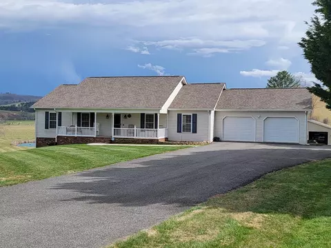 480 Stonebrook Dr, Galax, VA 24333