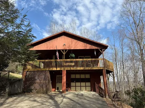 154 Powhatan Trl, Fancy Gap, VA 24328