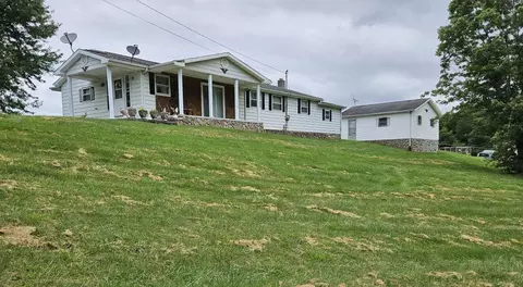 220 Gillispie Rd, Pounding Mill, VA 24637