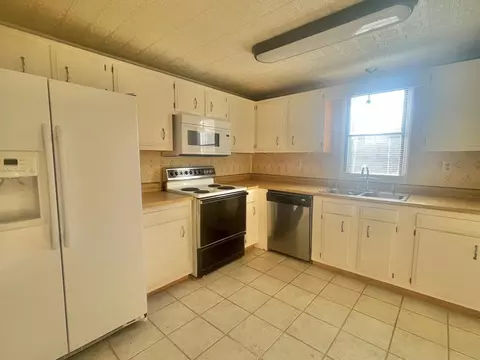 Kitchen - 143 Elm St, Pounding Mill, VA 24637 photo 2 of 2