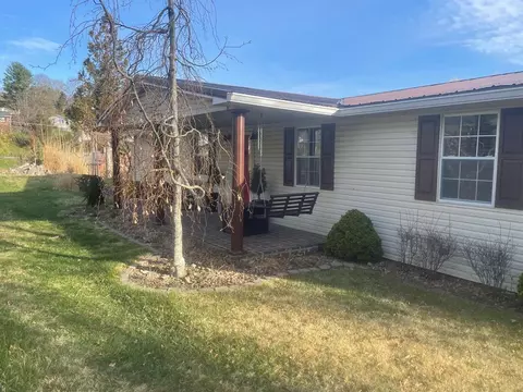 Exterior - 143 Elm St, Pounding Mill, VA 24637 photo 6 of 7