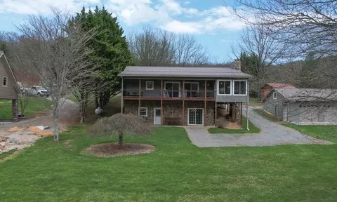 1044 Jackson Dr, Piney Creek, NC 28663