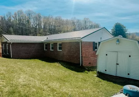Exterior - 131 Stapleton St, Pounding Mill, VA 24637 photo 4 of 5