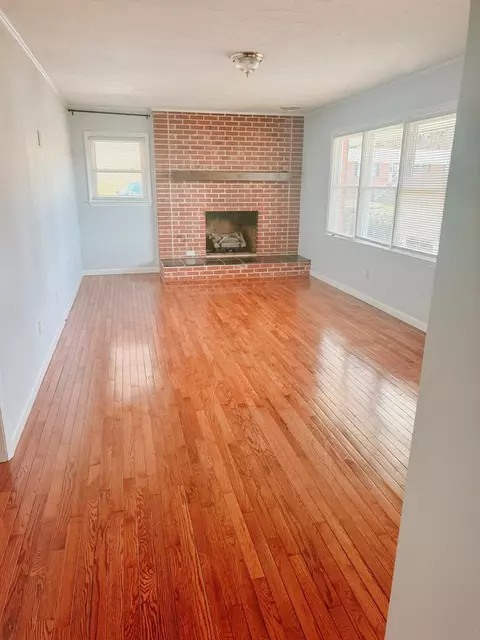 Living - 131 Stapleton St, Pounding Mill, VA 24637 photo 4 of 4