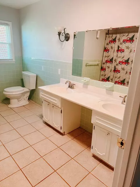 Bath - 131 Stapleton St, Pounding Mill, VA 24637 photo 2 of 3