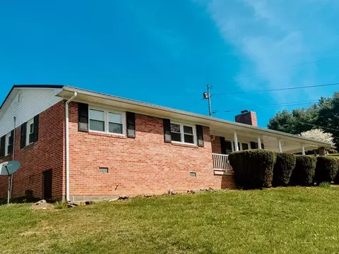 Exterior - 131 Stapleton St, Pounding Mill, VA 24637 photo 2 of 5
