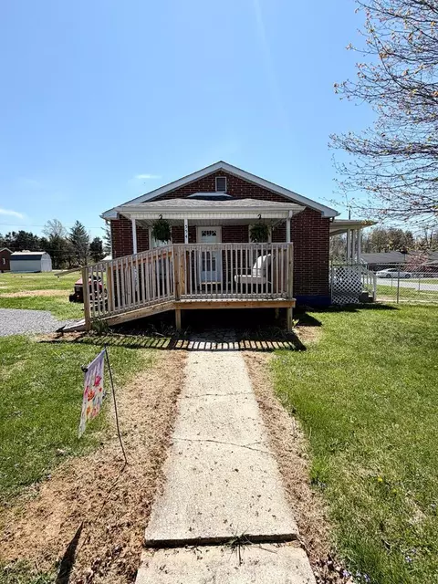 554 Friendly Cir, Marion, VA 24354