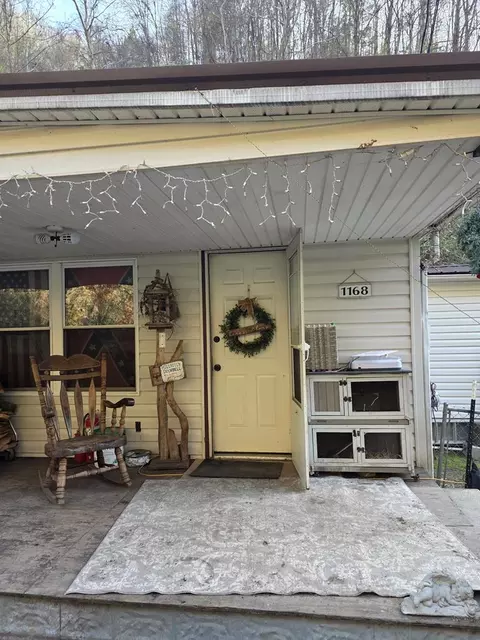 1168 White Oak Rd, Grundy, VA 24614