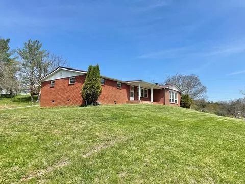 68 Beths Ln, Cedar Bluff, VA 24609