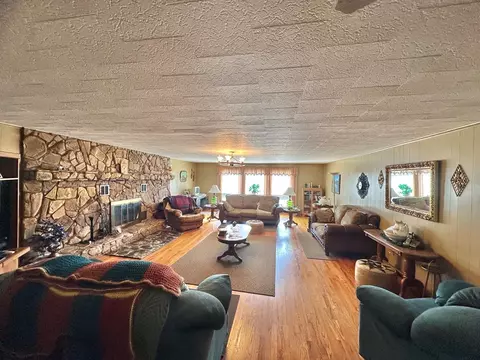 Living - 68 Beths Ln, Cedar Bluff, VA 24609 photo 3 of 6