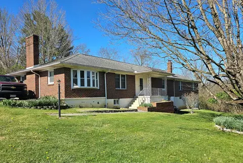 172 Thorn St, Tazewell, VA 24651