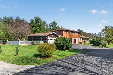 134 Lynnhaven Rd, Hillsville, VA 24343