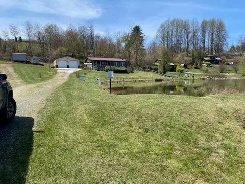 516 Volunteer Rd, Fancy Gap, VA 24328