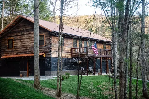 467 River Oaks Dr, Austinville, VA 24312