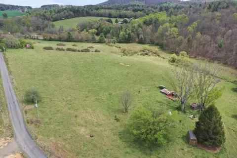 101 Glade Creek Rd, Woodlawn, VA 24381