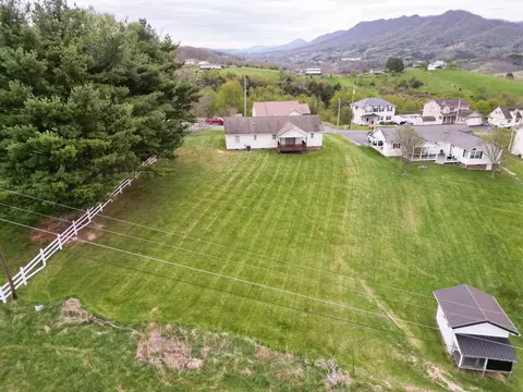 View/Area - 529 529 Grannys Rd, Pounding Mill, VA 24637 photo 1 of 2