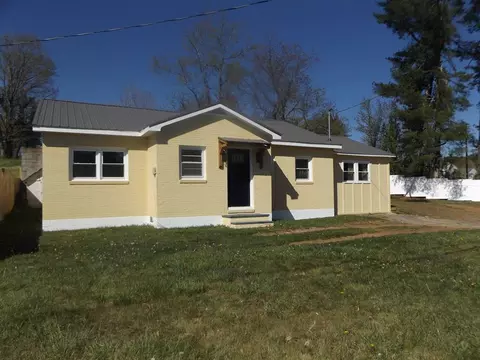 700 W Grayson St, Hillsville, VA 24343