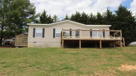 98 Foxfire Ln, Galax, VA 24333