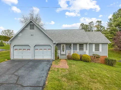 115 Carriage Hill Dr, Galax, VA 24333